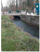 Cours d'eau traversant le village